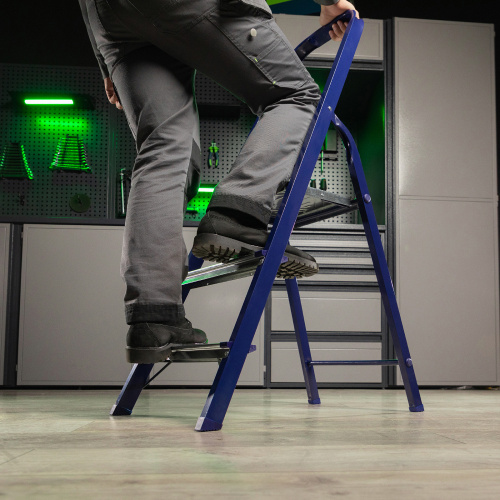 Стремянка, 3 ступени, стальная, Сибртех по ценам производителя в Воронеже с доставкой по всей России