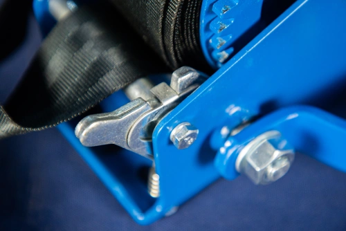 Лебедка ручная барабанная с лентой  0,5т 20 м оцинкованная TOR LHW по ценам производителя в Воронеже с доставкой по всей России