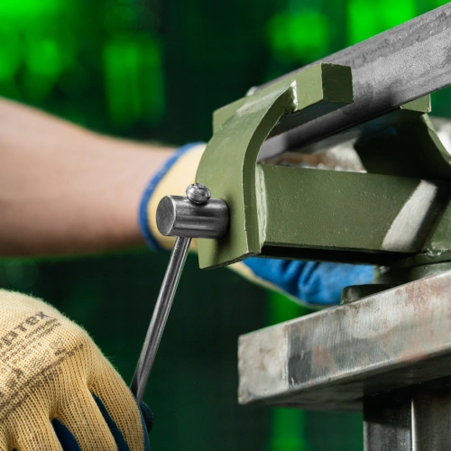 Тиски слесарные, 100 мм, стальные, поворотные Сибртех по ценам производителя в Воронеже с доставкой по всей России