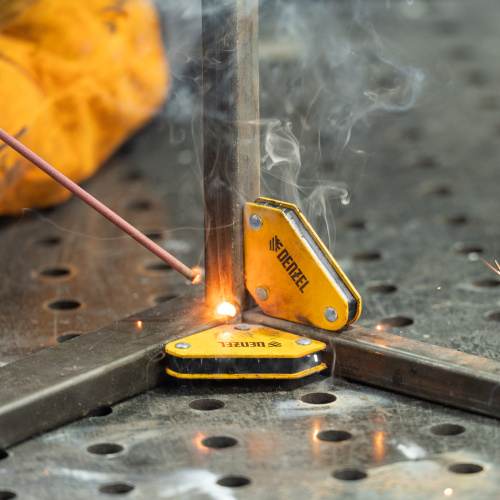 Набор из 2 магнитных сварочных фиксаторов и магнитной клеммы "масса" Denzel по ценам производителя в Воронеже с доставкой по всей России