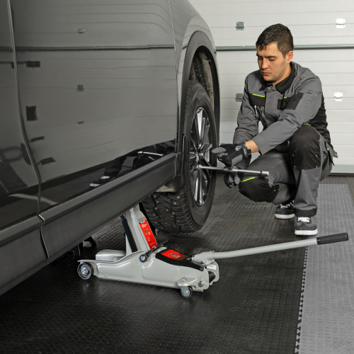 Домкрат гидравлический подкатной, 2 т, Low Profile, 85-330 мм Matrix по ценам производителя в Воронеже с доставкой по всей России