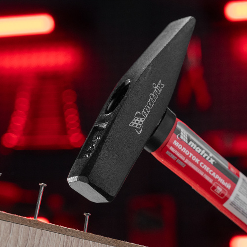 Молоток слесарный, 200 г, фибергласовая обрезиненная рукоятка Matrix по ценам производителя в Воронеже с доставкой по всей России