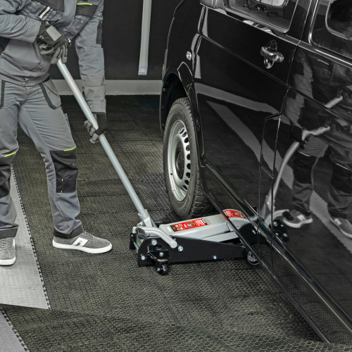 Домкрат гидравлический подкатной, 3.5 т, высота подъема 145-490 мм, с педалью Matrix по ценам производителя в Воронеже с доставкой по всей России