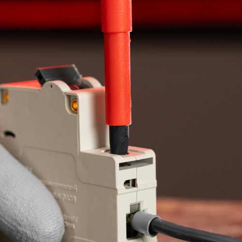 Отвертка Insulated, SL6.5 x 150 мм, CrMo, до 1000 В, двухкомпонентная рукоятка Matrix Professional по ценам производителя в Воронеже с доставкой по всей России