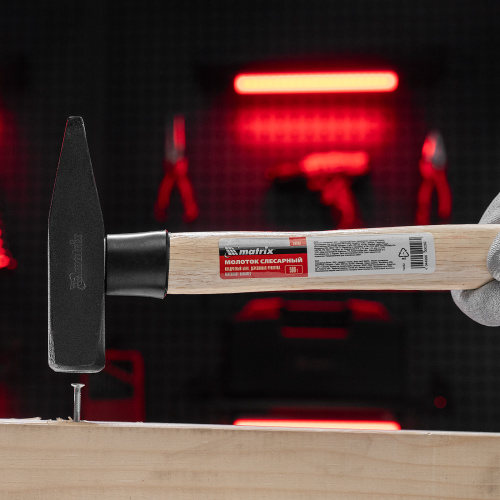 Молоток слесарный, 500 г, квадратный боек, деревянная рукоятка Matrix по ценам производителя в Воронеже с доставкой по всей России