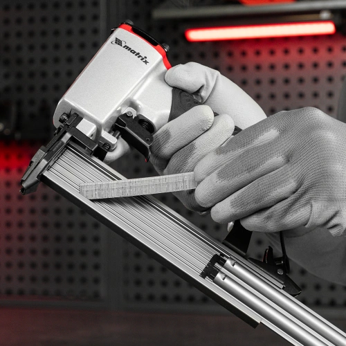 Нейлер пневматический для гвоздей от 10 до 32 мм Matrix по ценам производителя в Воронеже с доставкой по всей России