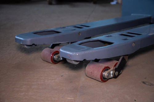 Тележка электрическая 2000 кг 1150 мм XILIN CBD20L с закрытой платформой 24/280 В/Ач по ценам производителя в Воронеже с доставкой по всей России