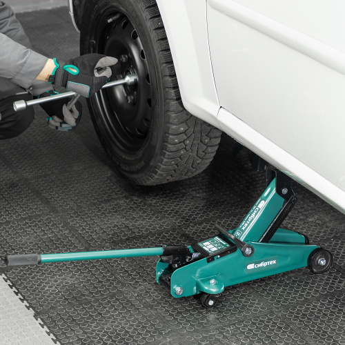 Домкрат гидравлический подкатной, 2 т, 127-330 мм, в пласт. кейсе Сибртех по ценам производителя в Воронеже с доставкой по всей России