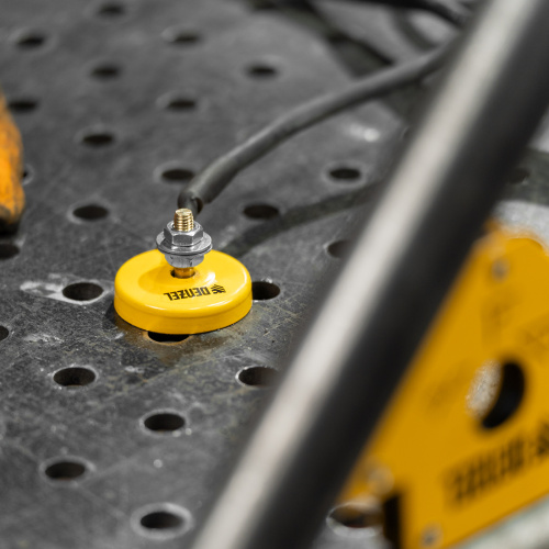 Набор из 2 магнитных сварочных фиксаторов и магнитной клеммы "масса" Denzel по ценам производителя в Воронеже с доставкой по всей России