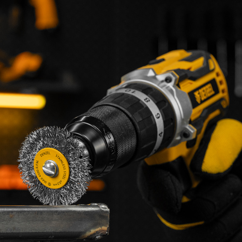 Набор щеток для дрели, 5 Плоских 25-38-50-63-75 мм, шпилька, нерж. вит. проволока Denzel по ценам производителя в Воронеже с доставкой по всей России