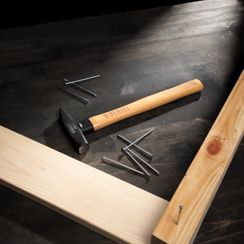 Молоток слесарный, 300 г, кованый квадратный боек, буковая рукоятка Denzel по ценам производителя в Воронеже с доставкой по всей России