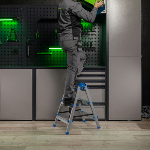 Стремянка двухсторонняя 3 ступени, сталь профиль, стальные ступени, Сибртех по ценам производителя в Воронеже с доставкой по всей России