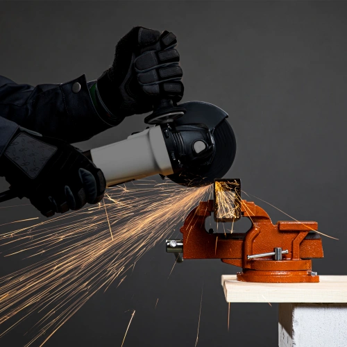 Тиски слесарные, 125 мм, поворотные, с наковальней Sparta по ценам производителя в Воронеже с доставкой по всей России