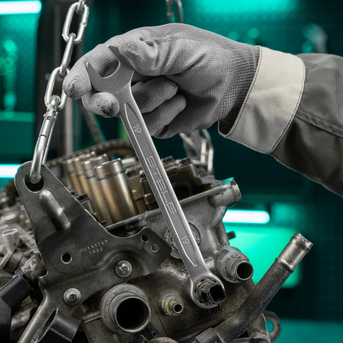 Набор инструментов, 1/2", CrV, пластиковый кейс 31 предмет Stels по ценам производителя в Воронеже с доставкой по всей России