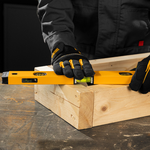 Уровень алюминиевый, магнит., фрезерованный, 3 глазка (1 зеркал.) 0,5 мм/м, 400 мм Denzel по ценам производителя в Воронеже с доставкой по всей России