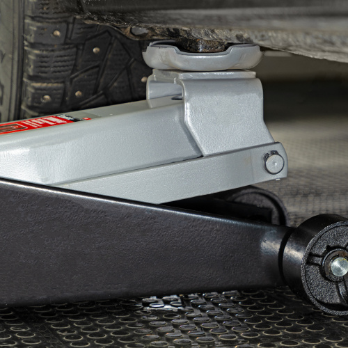 Домкрат гидравлический подкатной, 3.5 т, высота подъема 145-490 мм, с педалью Matrix по ценам производителя в Воронеже с доставкой по всей России