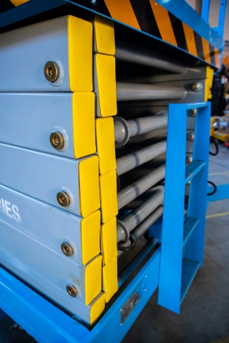 Подъемник ножничный передвижной аккумуляторный 500 кг, 12/14 м, 24/85 В/Ач TOR SJY-0,5-12 DC по ценам производителя в Воронеже с доставкой по всей России