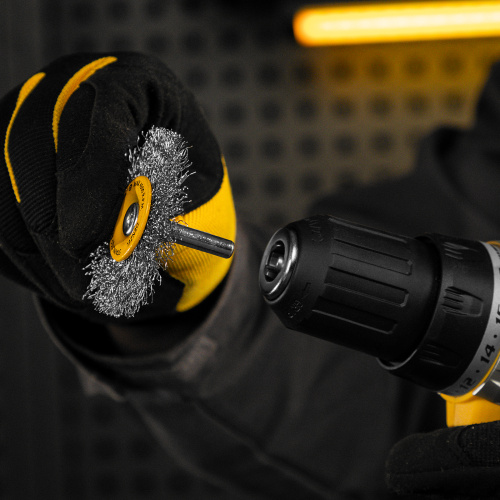 Щетка для дрели, 60 мм, Плоская, со шпилькой, нержавеющая витая проволока Denzel по ценам производителя в Воронеже с доставкой по всей России