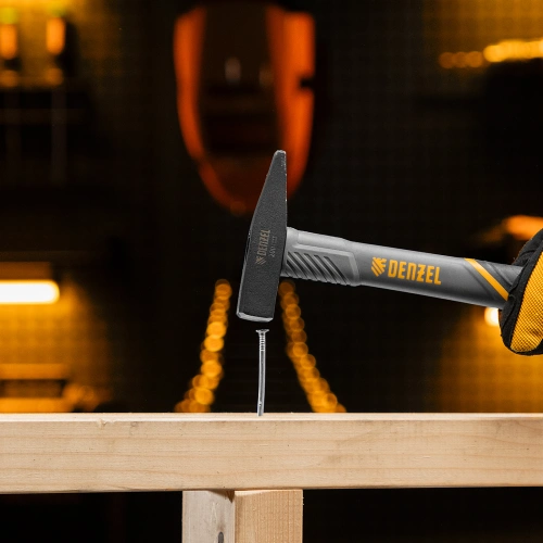 Молоток слесарный, 200 г, кованый, фибергласовая рукоятка c TPR покрытием Denzel по ценам производителя в Воронеже с доставкой по всей России