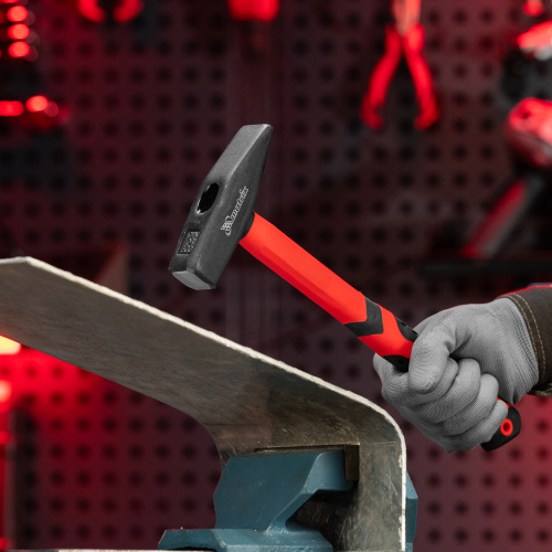 Молоток слесарный, 600 г, фибергласовая обрезиненная рукоятка Matrix по ценам производителя в Воронеже с доставкой по всей России