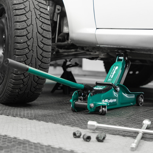 Домкрат гидравлический подкатной, 2 т, 85-330 мм, низкий подхват, в пласт. кейсе Сибртех по ценам производителя в Воронеже с доставкой по всей России