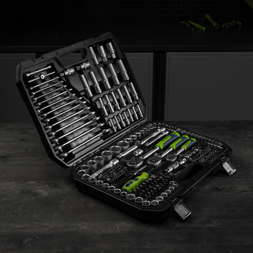 Набор инструментов, 1/2", 3/8", 1/4", пластиковый кейс 215 предм. Сибртех по ценам производителя в Воронеже с доставкой по всей России