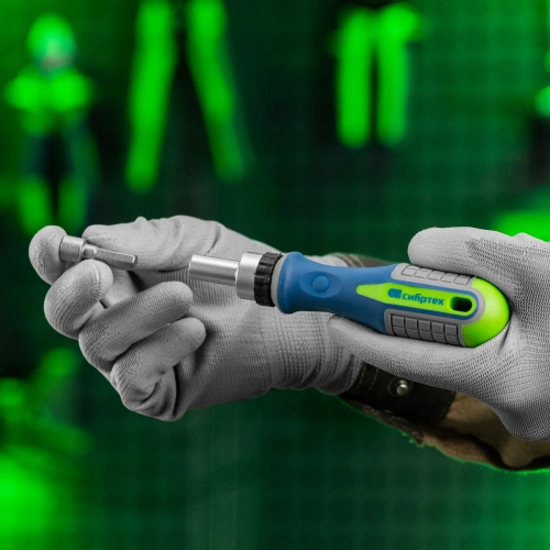 Отвертка реверсивная с набором бит и торцевых головок, 25 шт, CrV, чехол Сибртех по ценам производителя в Воронеже с доставкой по всей России