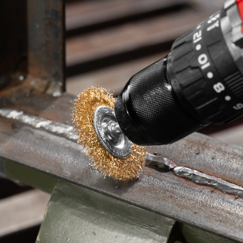 Щетка для дрели, 50 мм, плоская со шпилькой, латунированная витая проволока Matrix по ценам производителя в Воронеже с доставкой по всей России