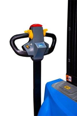 Штабелер самоходный 1,5 т 4,0 м TOR WS15H-4000SC PRO 24/105 В/Ач контр. скорости подъема по ценам производителя в Воронеже с доставкой по всей России