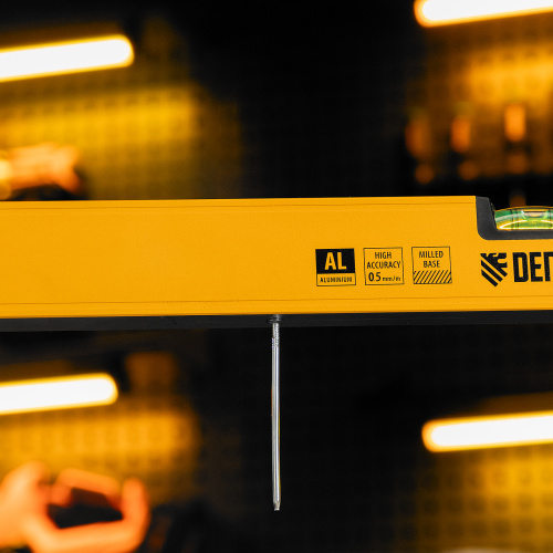 Уровень алюминиевый, магнит, фрезерованный, 3 глазка (1 зеркал.) 0,5 мм/м, 800 мм Denzel по ценам производителя в Воронеже с доставкой по всей России