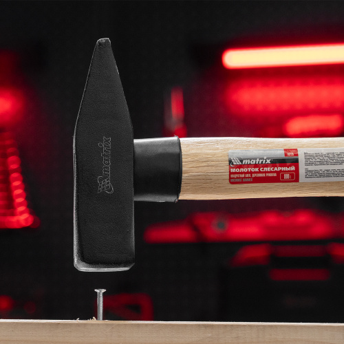 Молоток слесарный, 800 г, квадратный боек, деревянная рукоятка Matrix по ценам производителя в Воронеже с доставкой по всей России