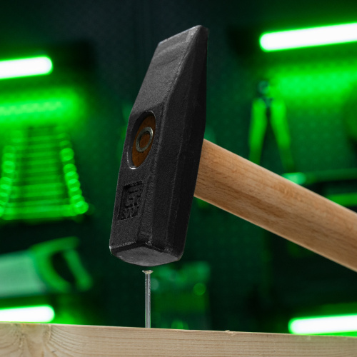 Молоток слесарный 800 г, квадратный боек, деревянная рукоятка Сибртех по ценам производителя в Воронеже с доставкой по всей России