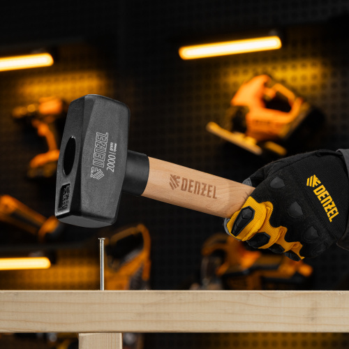 Кувалда, 2000 г, кованая головка, буковая рукоятка Denzel по ценам производителя в Воронеже с доставкой по всей России