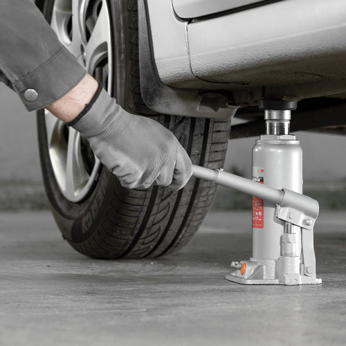 Домкрат гидравлический бутылочный, 6 т, h подъема 216-413 мм, в пластиковом кейсе Matrix по ценам производителя в Воронеже с доставкой по всей России