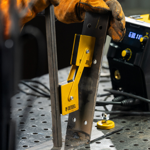 Фиксатор магнитный регулируемый для сварочных работ усилие 50 LB Denzel по ценам производителя в Воронеже с доставкой по всей России