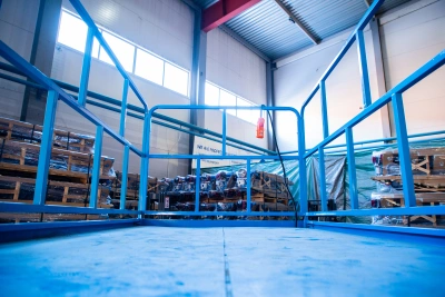 Подъемник ножничный передвижной 500 кг 12/14 м TOR SJY-0,5-12 DC аккумуляторный по ценам производителя в Воронеже с доставкой по всей России