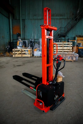 Штабелер самоподъемный 0,5 т 1,5 м TOR CDD05B самоходный по ценам производителя в Воронеже с доставкой по всей России