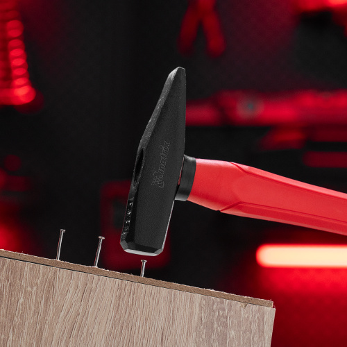 Молоток слесарный optimal, 200 г, фибергласовая обрезиненная рукоятка, квадратный боек Matrix по ценам производителя в Воронеже с доставкой по всей России