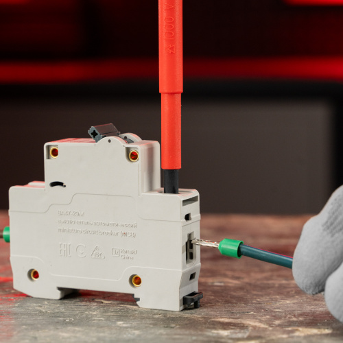 Отвертка Insulated, PH2 x 100 мм, CrMo, до 1000 В, двухкомпонентная рукоятка Matrix Professional по ценам производителя в Воронеже с доставкой по всей России