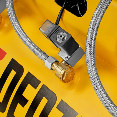 Компрессор безмасляный, малошумный DLS 1800/100,1800 Вт, 3x600, 100 л, 345 л/мин Denzel по ценам производителя в Воронеже с доставкой по всей России