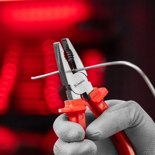 Плоскогубцы Econom, 180 мм, шлифованные, пластмассовые рукоятки Matrix по ценам производителя в Воронеже с доставкой по всей России