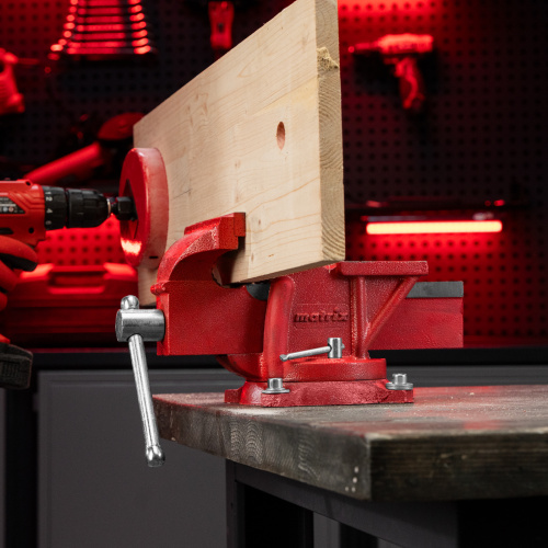 Тиски слесарные, 125 мм, поворотные, с наковальней Matrix по ценам производителя в Воронеже с доставкой по всей России