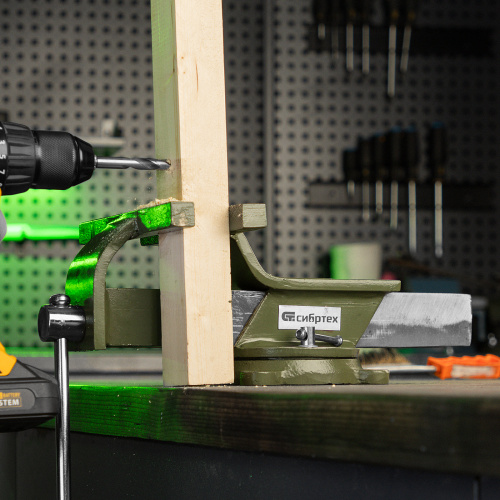 Тиски слесарные, 200 мм, стальные, поворотные Сибртех по ценам производителя в Воронеже с доставкой по всей России