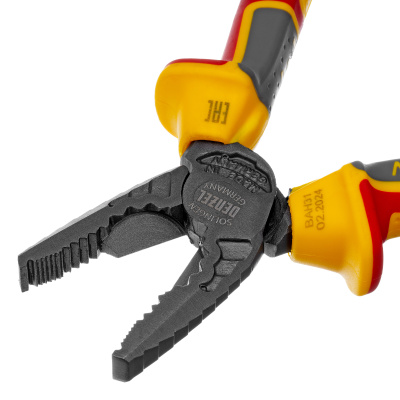 Плоскогубцы комбинированные, диэлектрические трехкомпонентные рукоятки до 1000 В, 165 мм Denzel по ценам производителя в Воронеже с доставкой по всей России