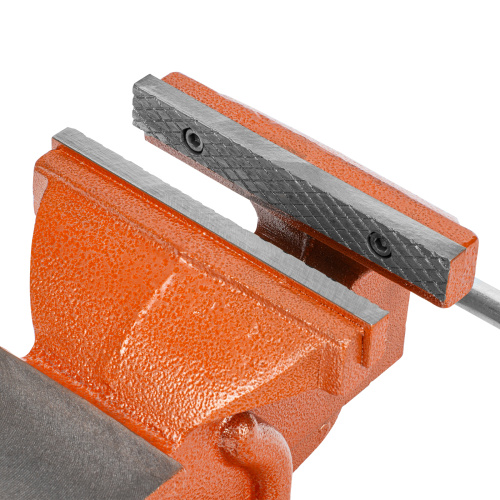 Тиски слесарные, 150 мм, поворотные, с наковальней Sparta по ценам производителя в Воронеже с доставкой по всей России