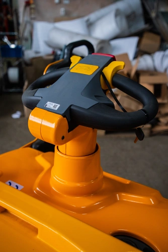 Тележка электрическая 2000 кг 1150 мм XILIN CBD20L с закрытой платформой 24/280 В/Ач по ценам производителя в Воронеже с доставкой по всей России