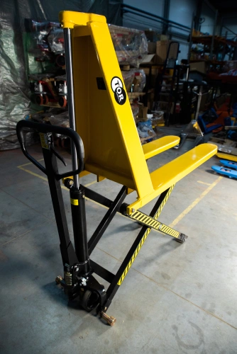 Тележка гидравлическая с ножничным подъемом 1500 кг 1150 мм полиуретановые колеса TOR HLS1500Q (Z) по ценам производителя в Воронеже с доставкой по всей России