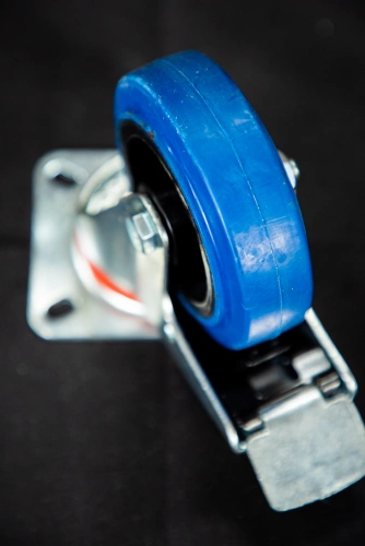 Колесо поворотное резина SRCLb 42 100 мм с тормозом (F) по ценам производителя в Воронеже с доставкой по всей России