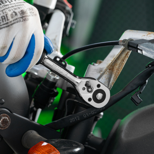 Ключ-трещотка 3/8", 45 зубьев, с быстрым сбросом, CrV, хром Сибртех по ценам производителя в Воронеже с доставкой по всей России