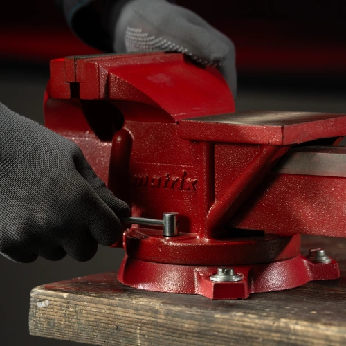 Тиски слесарные, 150 мм, поворотные, с наковальней Matrix по ценам производителя в Воронеже с доставкой по всей России